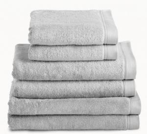 Un ensemble de draps de bain Zara Home / Een set handdoeken van Zara ... Un ensemble de draps de bain Zara Home / Een set handdoeken van Zara ...